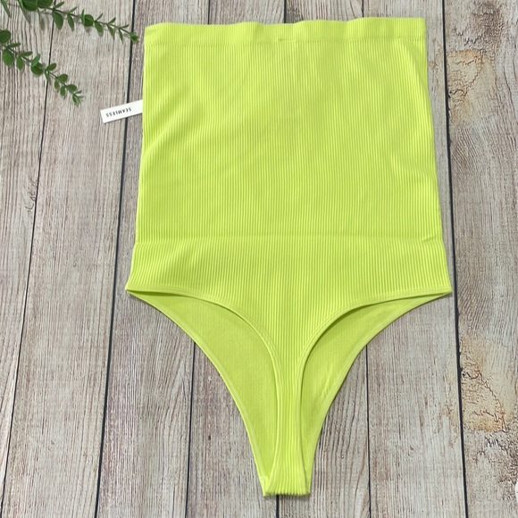 🌸 Clearance! 🌸 Strapless Bodysuit Lime Color Size M - Picture 3 of 7